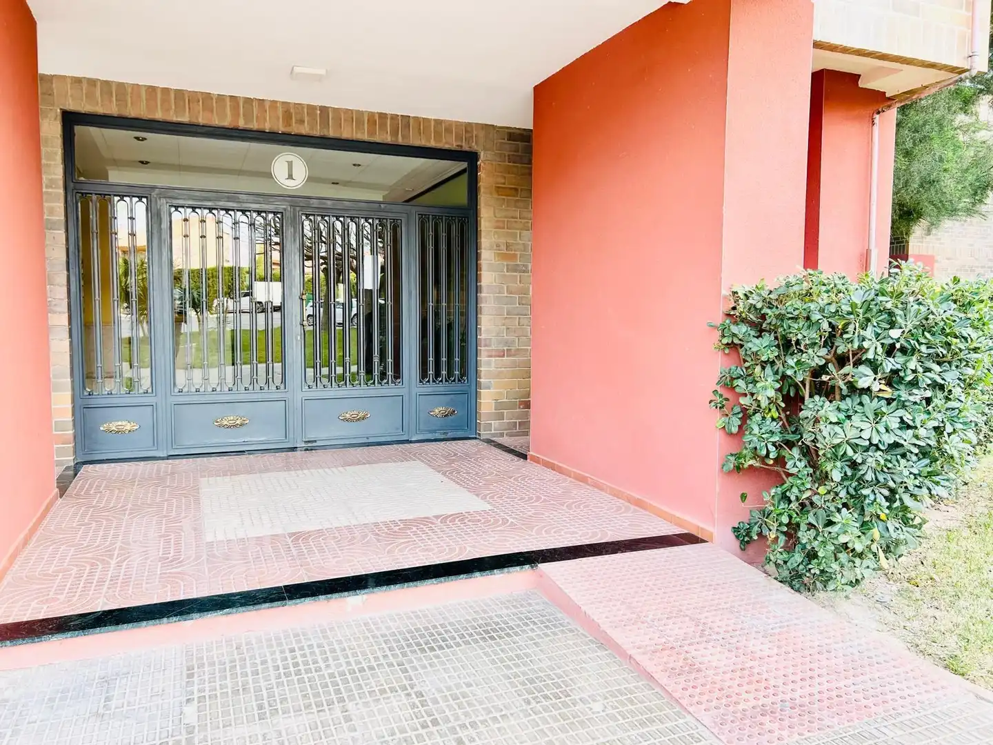 Pis en venda en Alicante / Alacant amb Aire condicionat, Jardí privat i Moblat