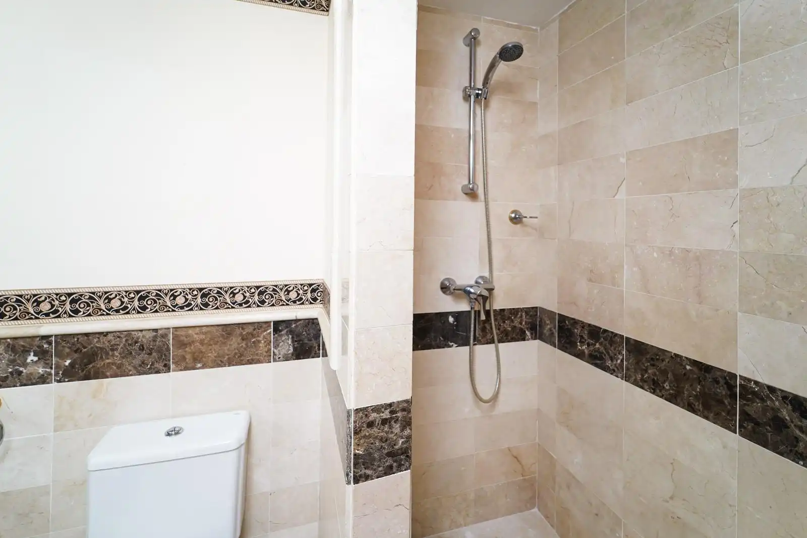 Baño de Ático en venta en Marbella con Aire acondicionado, Calefacción y Jardín privado