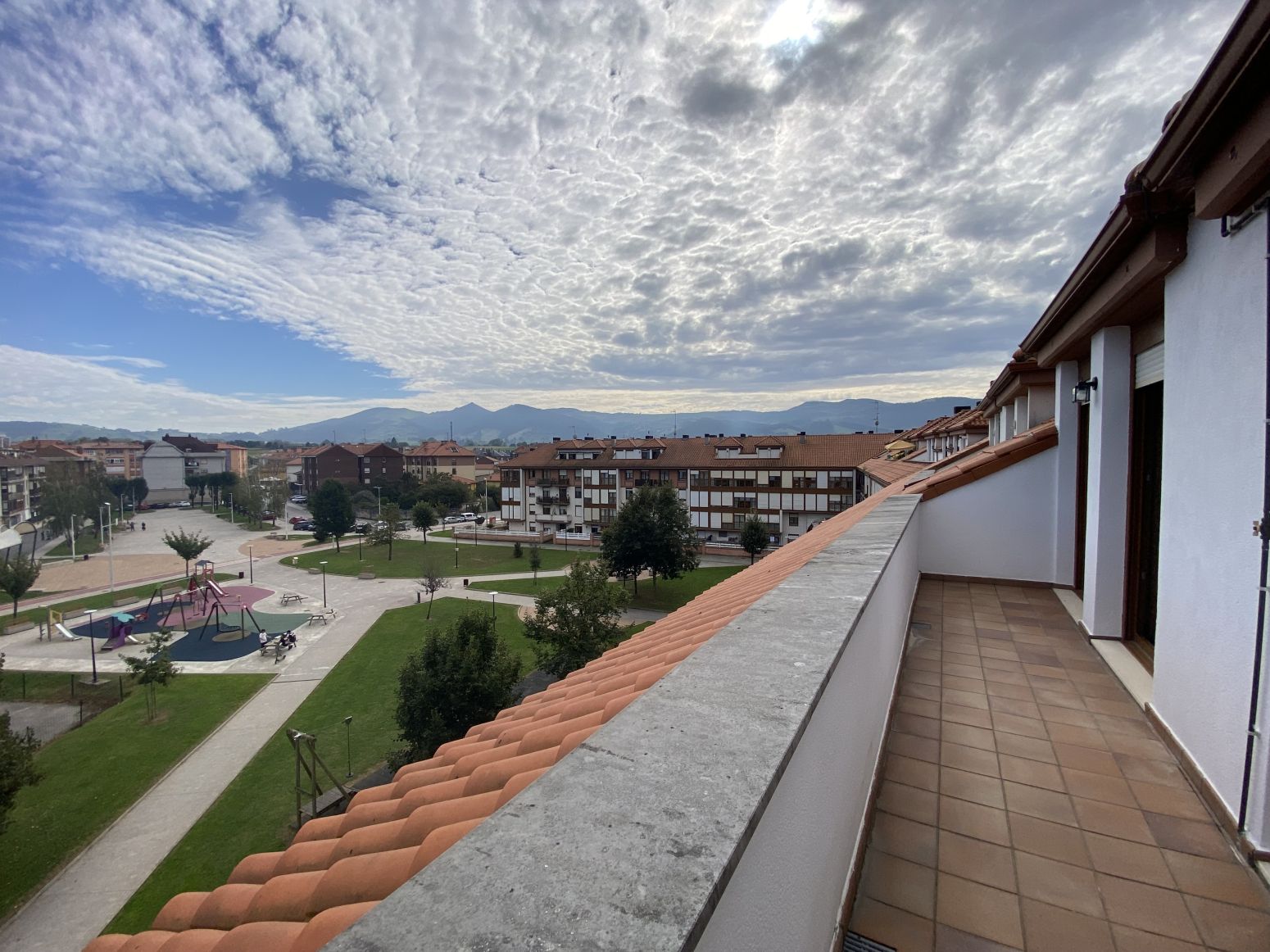 Vista exterior de Pis en venda en Cartes amb Calefacció, Parquet i Terrassa