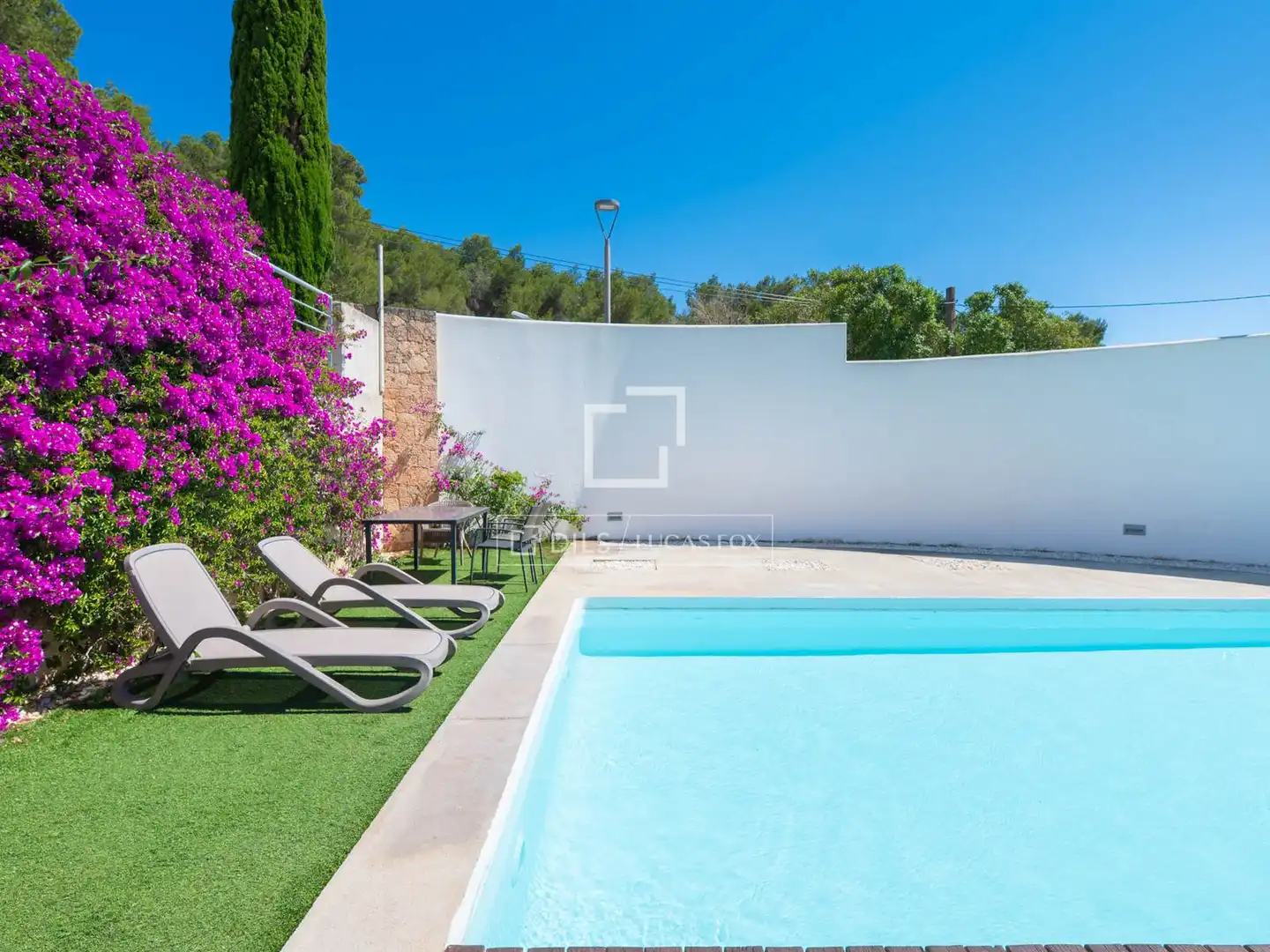 Schwimmbecken von Haus oder Chalet zum Verkauf in Santa Eulària des Riu mit Klimaanlage, Heizung und Terrasse