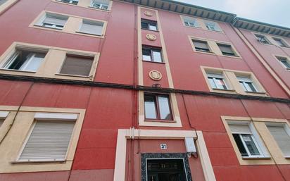 Vista exterior de Pis en venda en Oviedo  amb Terrassa i Piscina