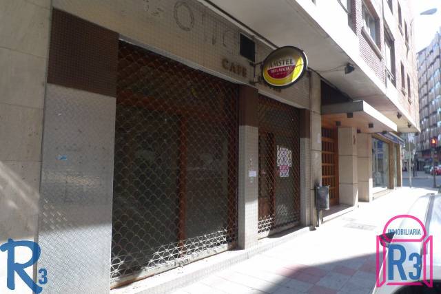 Local comercial en Alquiler en Calle Lope de Fenar en Casco Antiguo