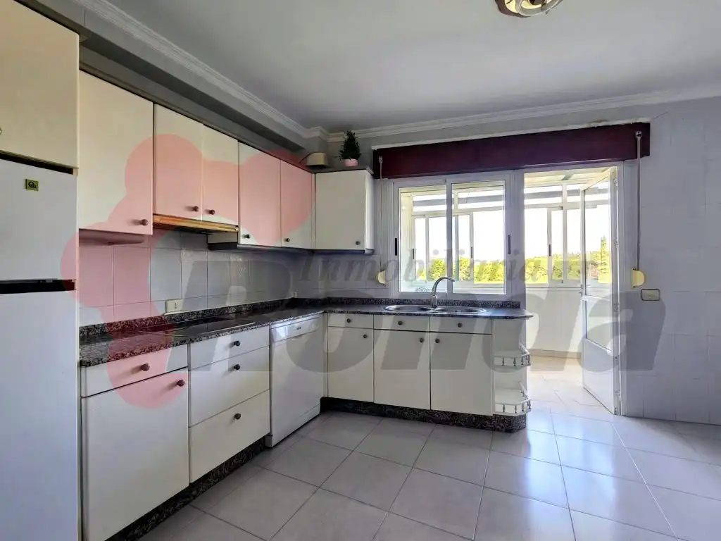 Cuina de Casa o xalet en venda en Lugo