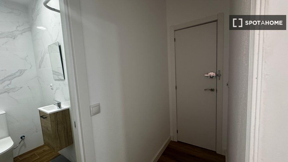 Flat to rent in Trafalgar