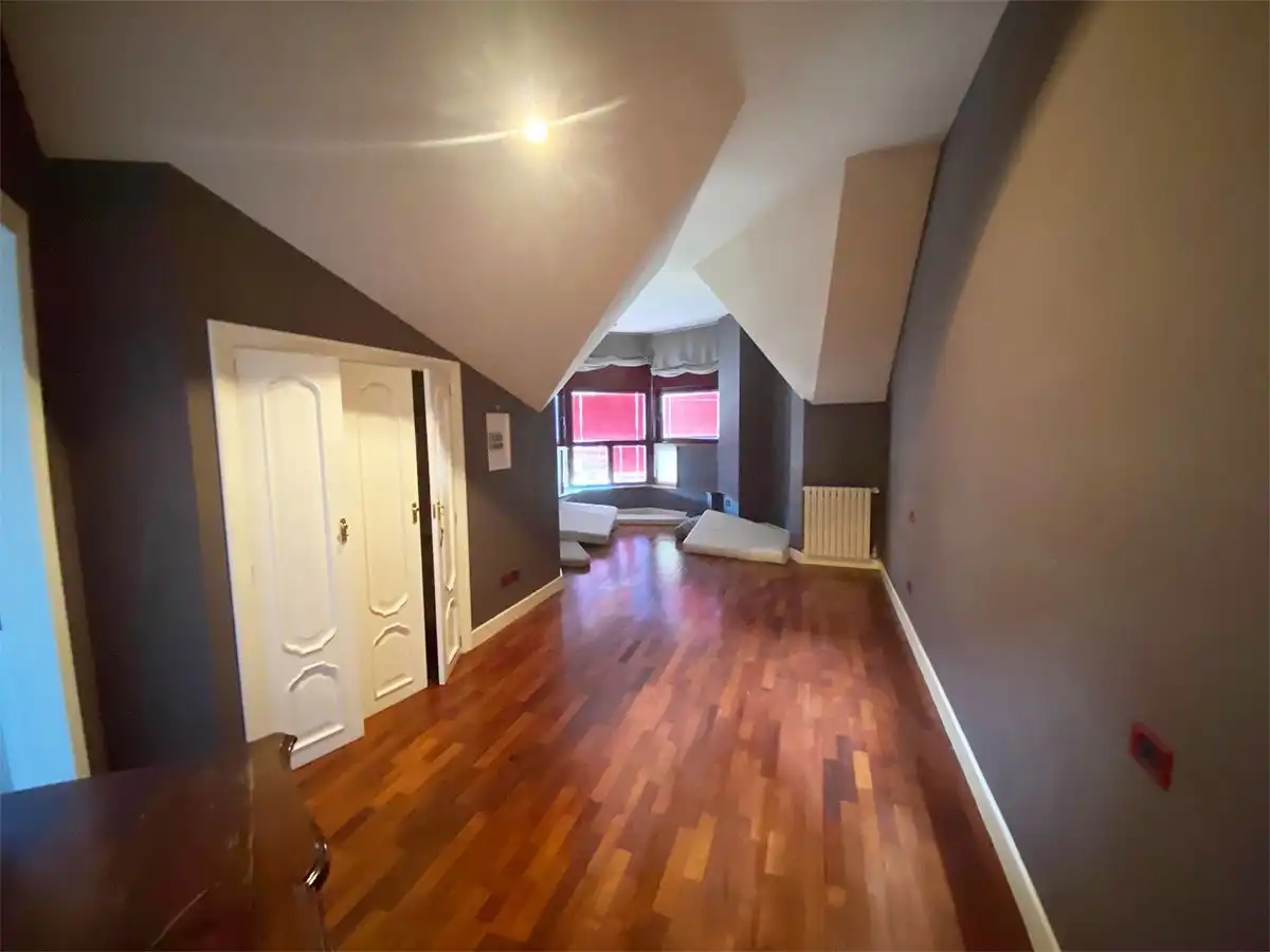 Habitación de Piso en venta en Oviedo  con Calefacción