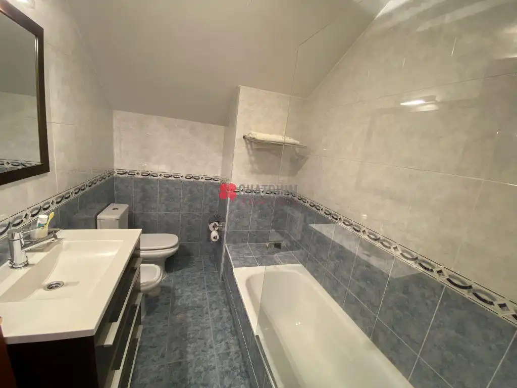 Baño de Dúplex en venta en Ames con Calefacción, Trastero y Piscina