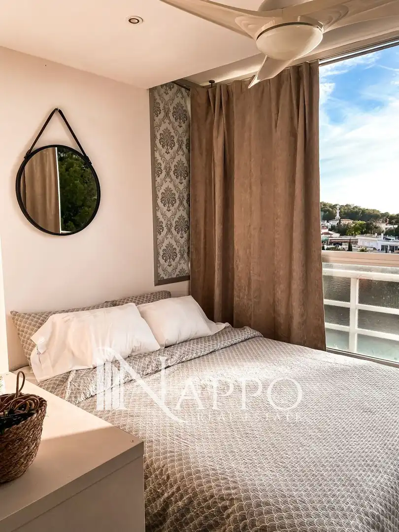 Schlafzimmer von Dachboden zur Miete in Calvià mit Klimaanlage, Terrasse und Möbliert