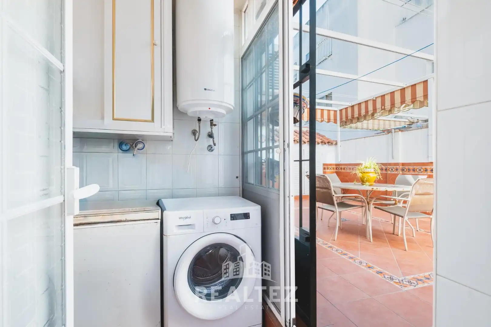 Kitchen of Flat for sale in Sanlúcar de Barrameda  with Air Conditioner, Heating and Balcony