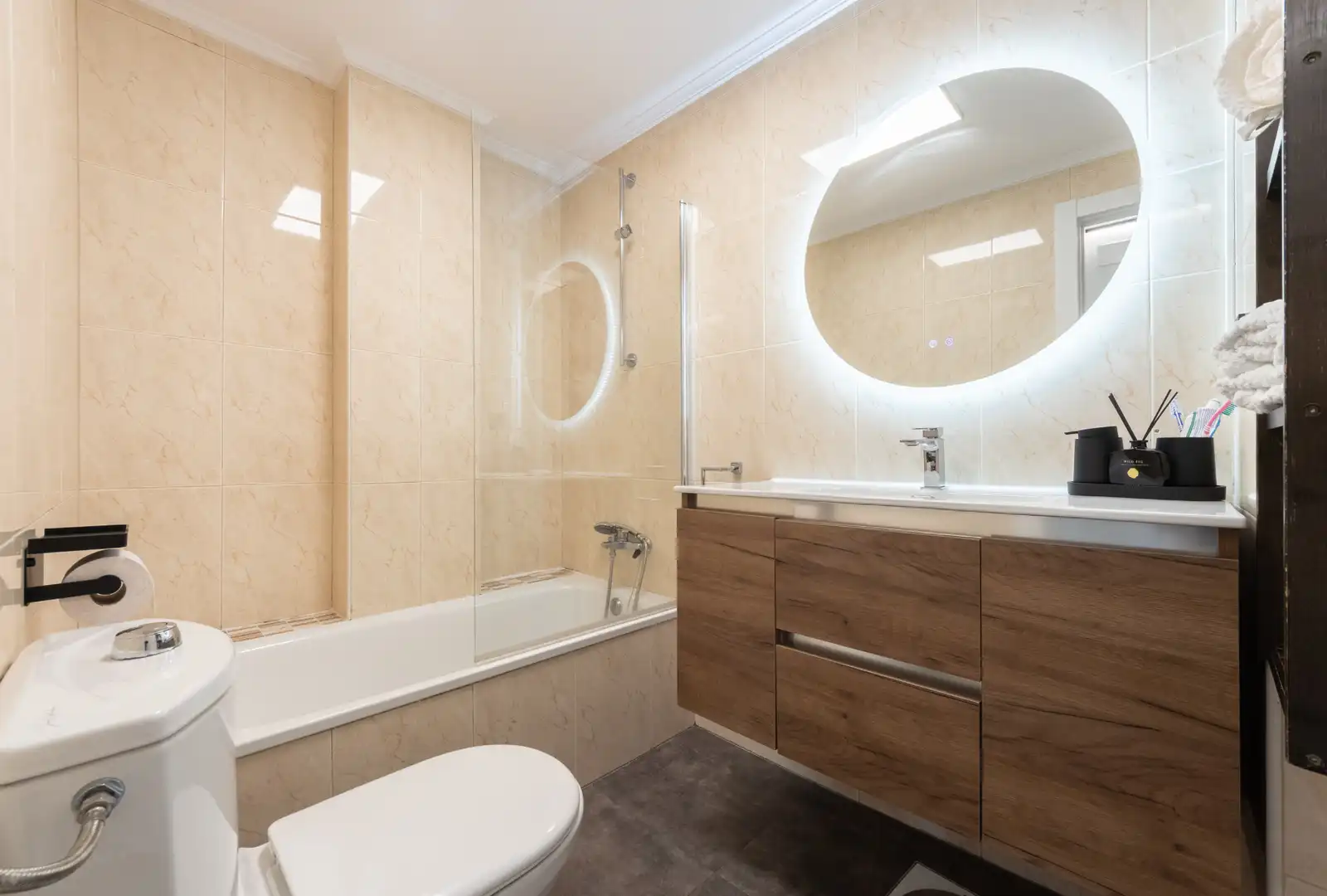Bathroom of Flat for sale in Castro-Urdiales  with Heating, Parquet flooring and Terrace