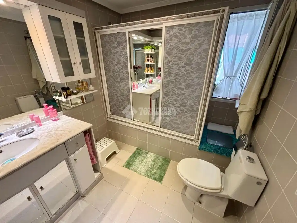 Baño de Piso en venta en Alcalá de Henares con Aire acondicionado y Calefacción