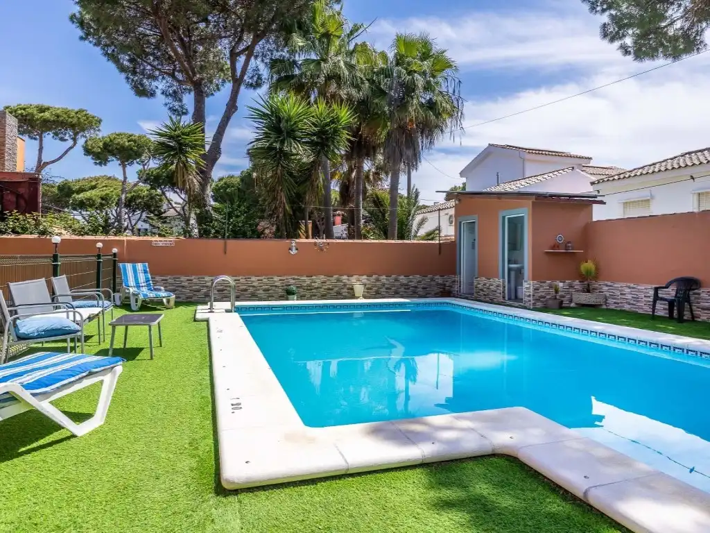 Piscina de Casa o xalet en venda en Chiclana de la Frontera amb Aire condicionat, Calefacció i Jardí privat
