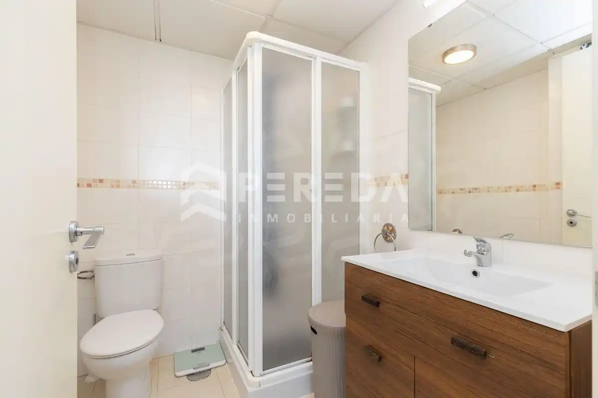 Baño de Piso en venta en Roquetas de Mar con Aire acondicionado y Piscina comunitaria