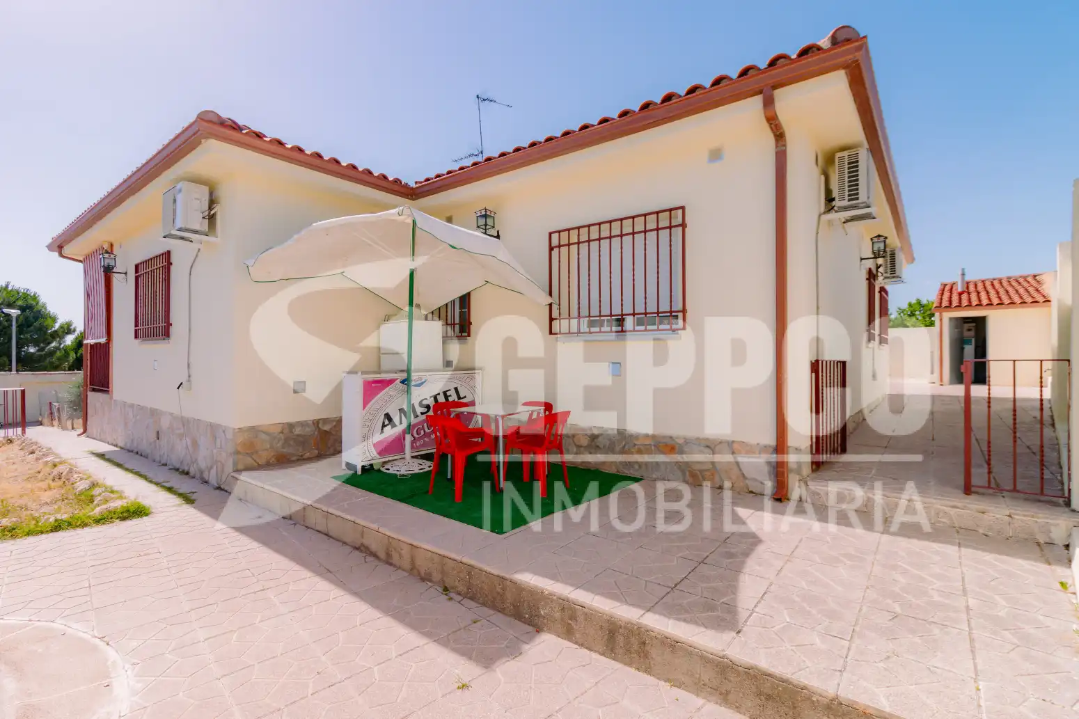 Vista exterior de Casa o xalet en venda en Santa Cruz del Retamar amb Aire condicionat, Calefacció i Terrassa