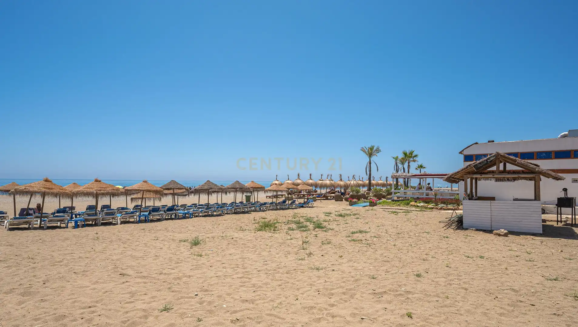 Vista exterior de Casa adosada en venda en Estepona amb Jardí privat i Piscina comunitària