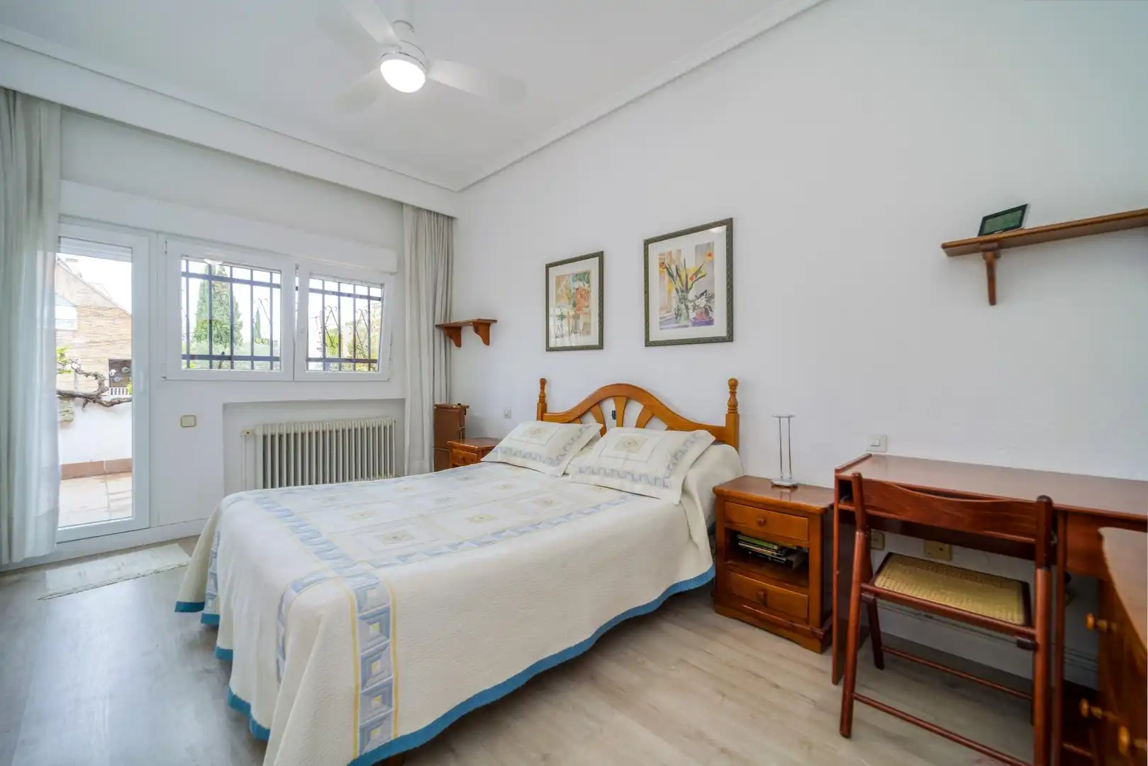 Habitación de Casa adosada en venta en Madrid con Calefacción y Jardín privado