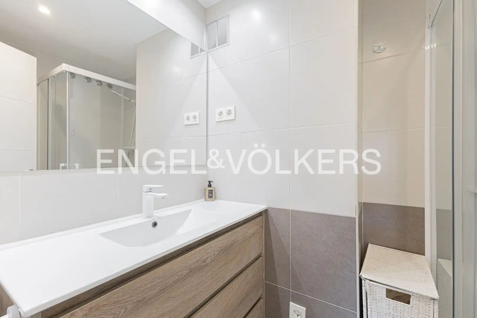 Baño de Piso en venta en Sant Joan Despí con Aire acondicionado, Calefacción y Parquet