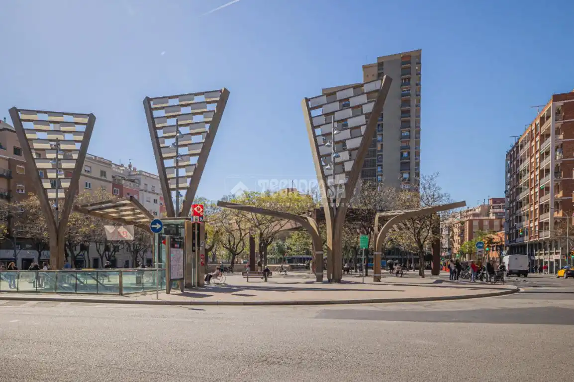 Vista exterior de Edificio en venta en  Barcelona Capital