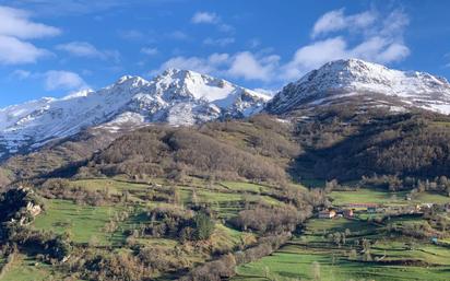 Vista exterior de Finca rústica en venda en Quirós amb Calefacció, Jardí privat i Terrassa