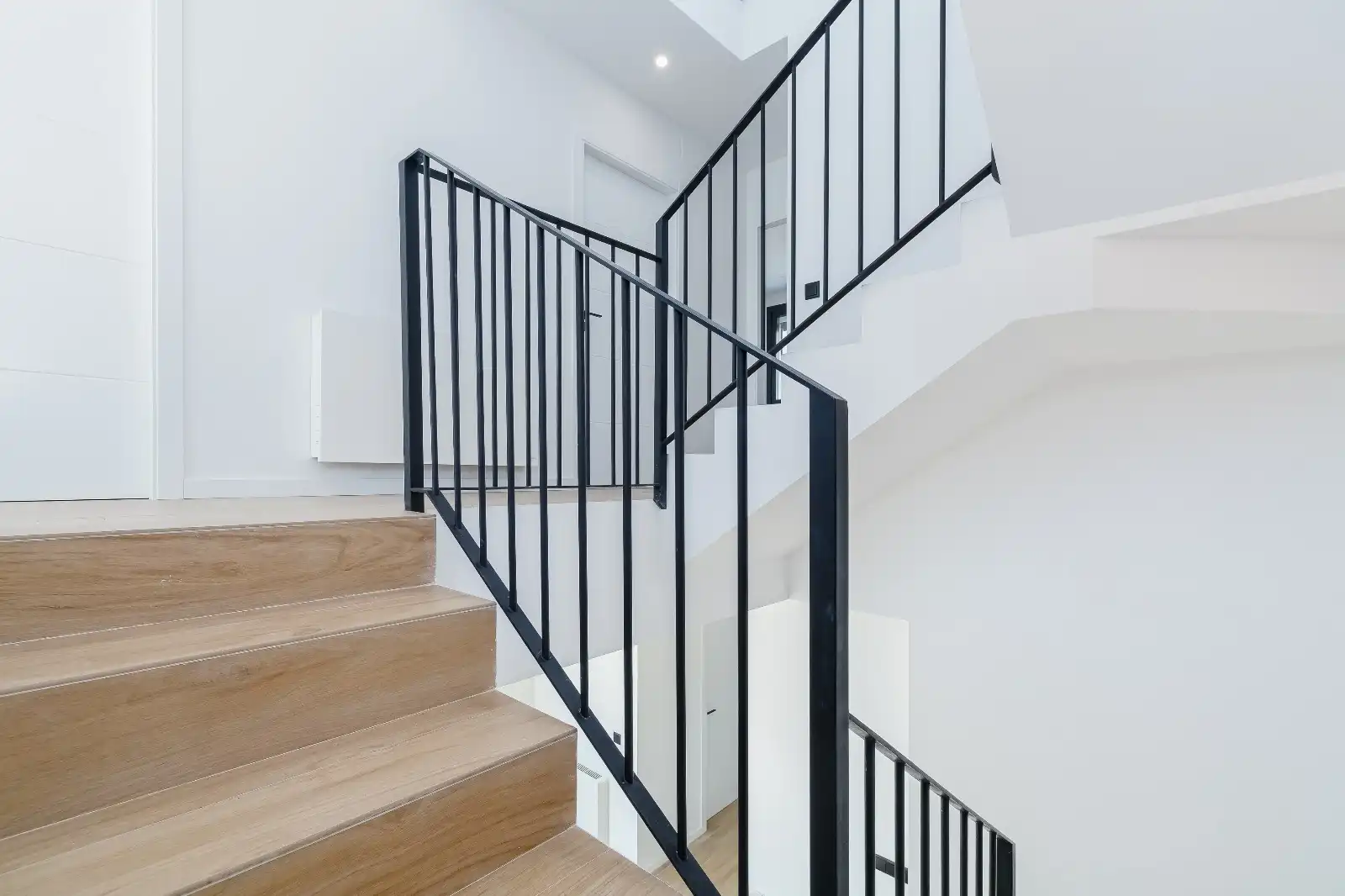 Casa adosada en venta en Vigo  con Calefacción, Jardín privado y Terraza