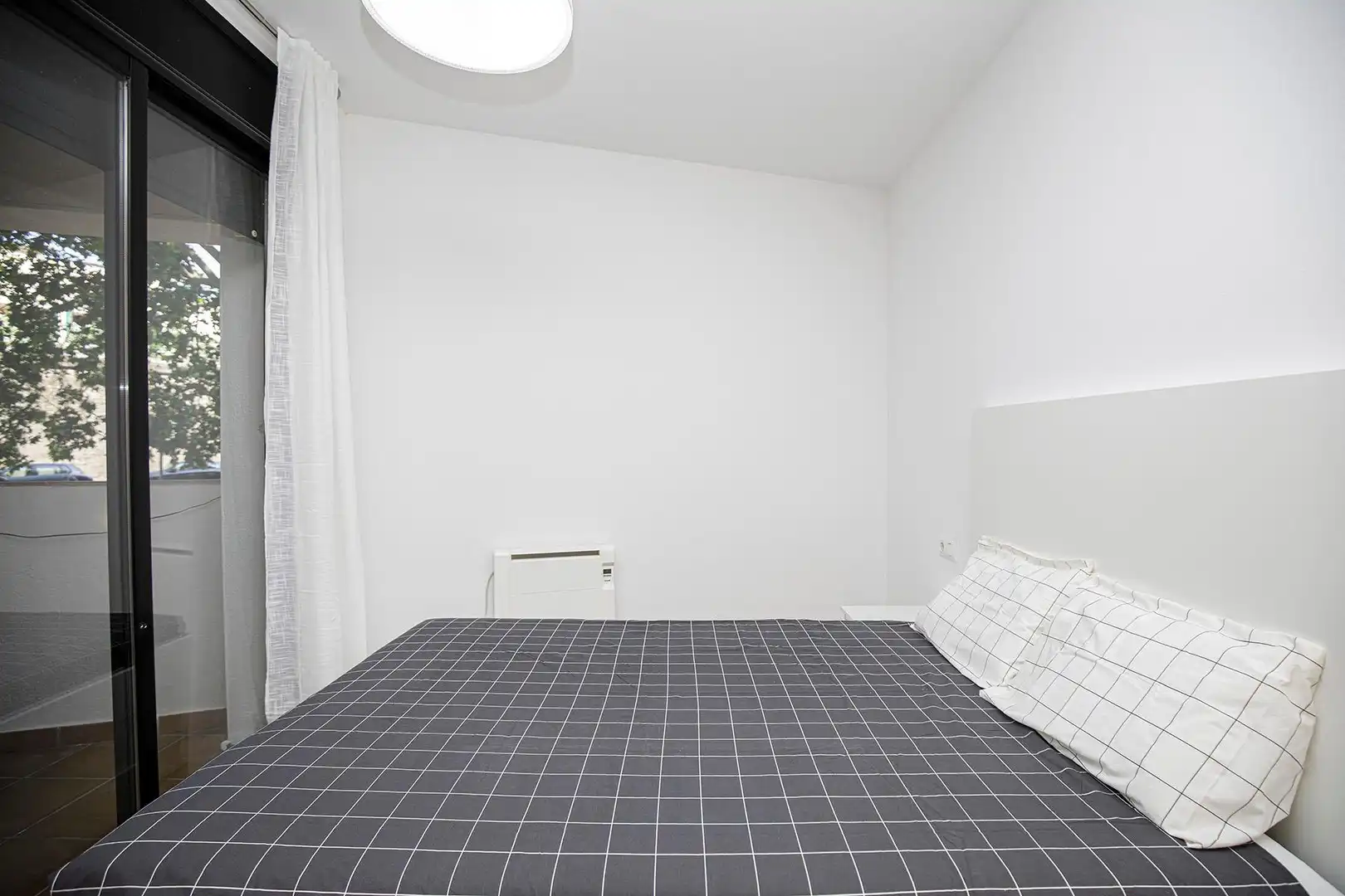 Dormitori de Apartament de lloguer en Girona amb Parquet
