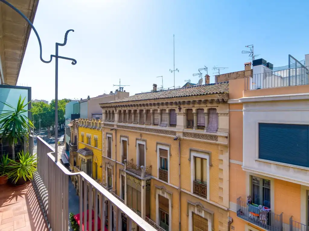 Exterior view of Flat for sale in Figueres  with Air Conditioner