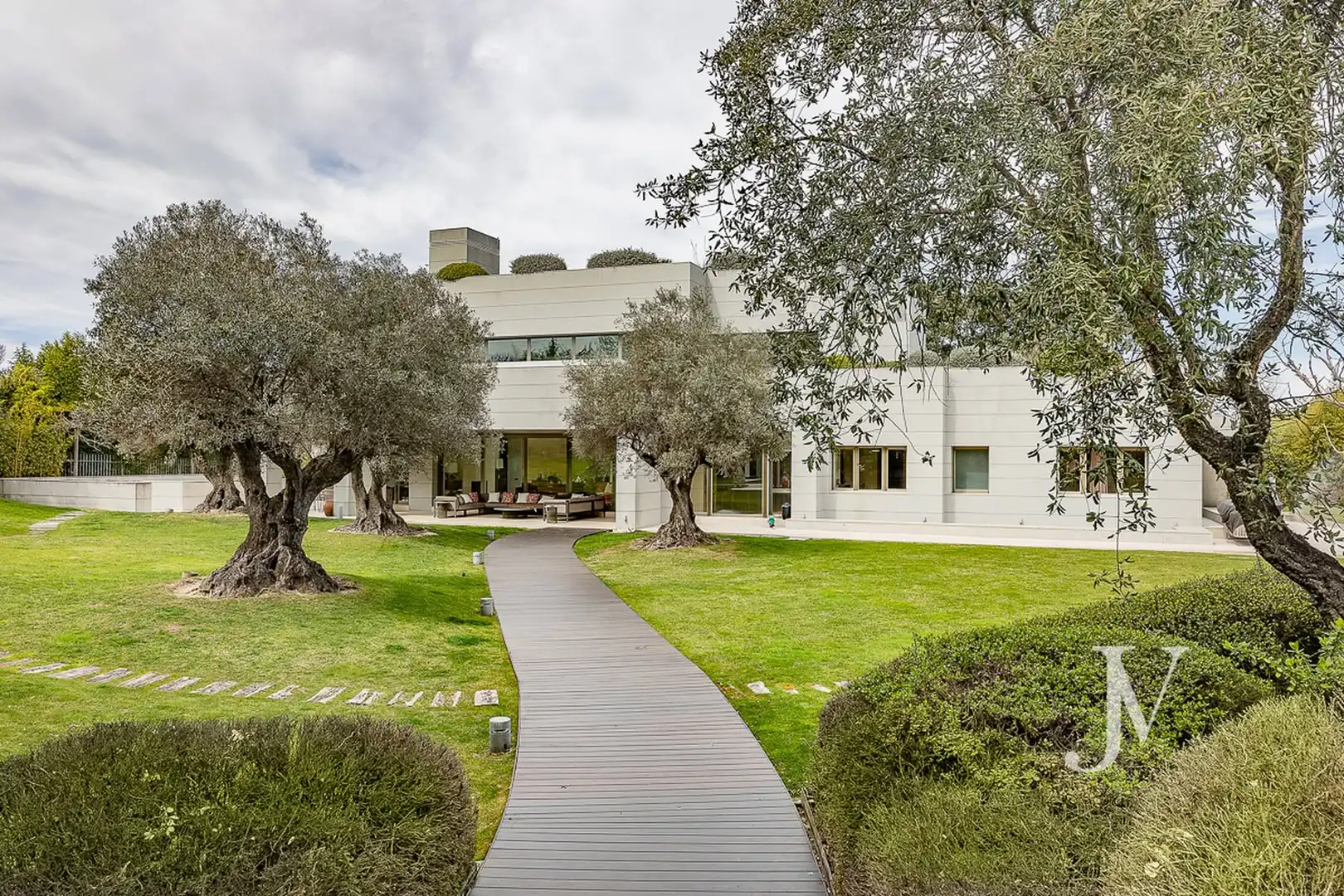 Vista exterior de Casa o xalet en venda en Pozuelo de Alarcón amb Aire condicionat, Calefacció i Jardí privat