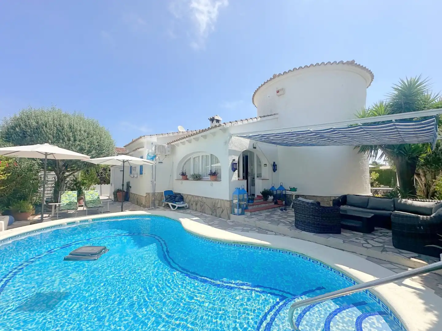Villa con piscina in vendita a Els Poblets