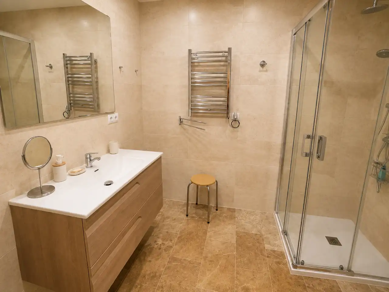 Bathroom of Flat for rent in Marbella  with Air Conditioner, Heating and Terrace