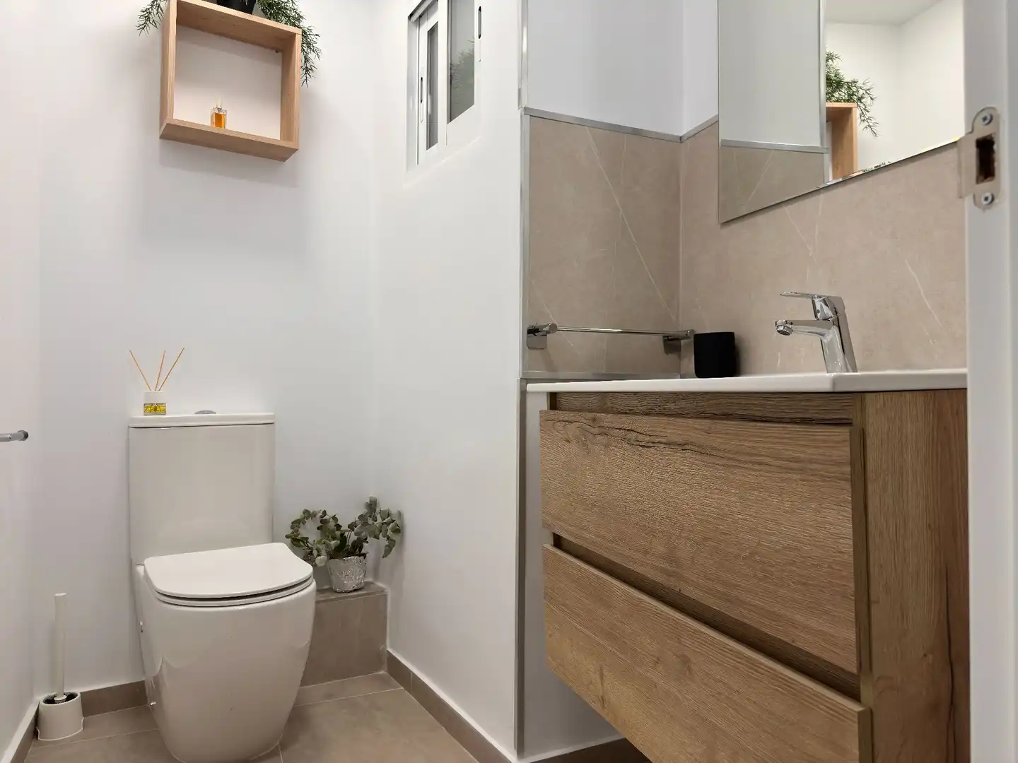 Badezimmer von Wohnung zum Verkauf in Albaida mit Heizung, Abstellraum und Möbliert