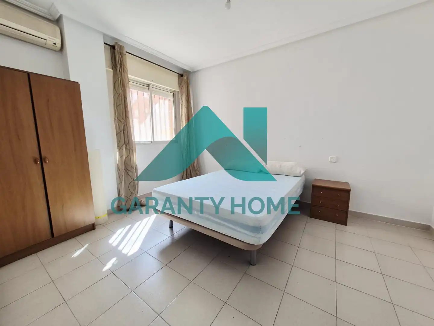 Dormitori de Apartament en venda en Cáceres amb Aire condicionat i Moblat