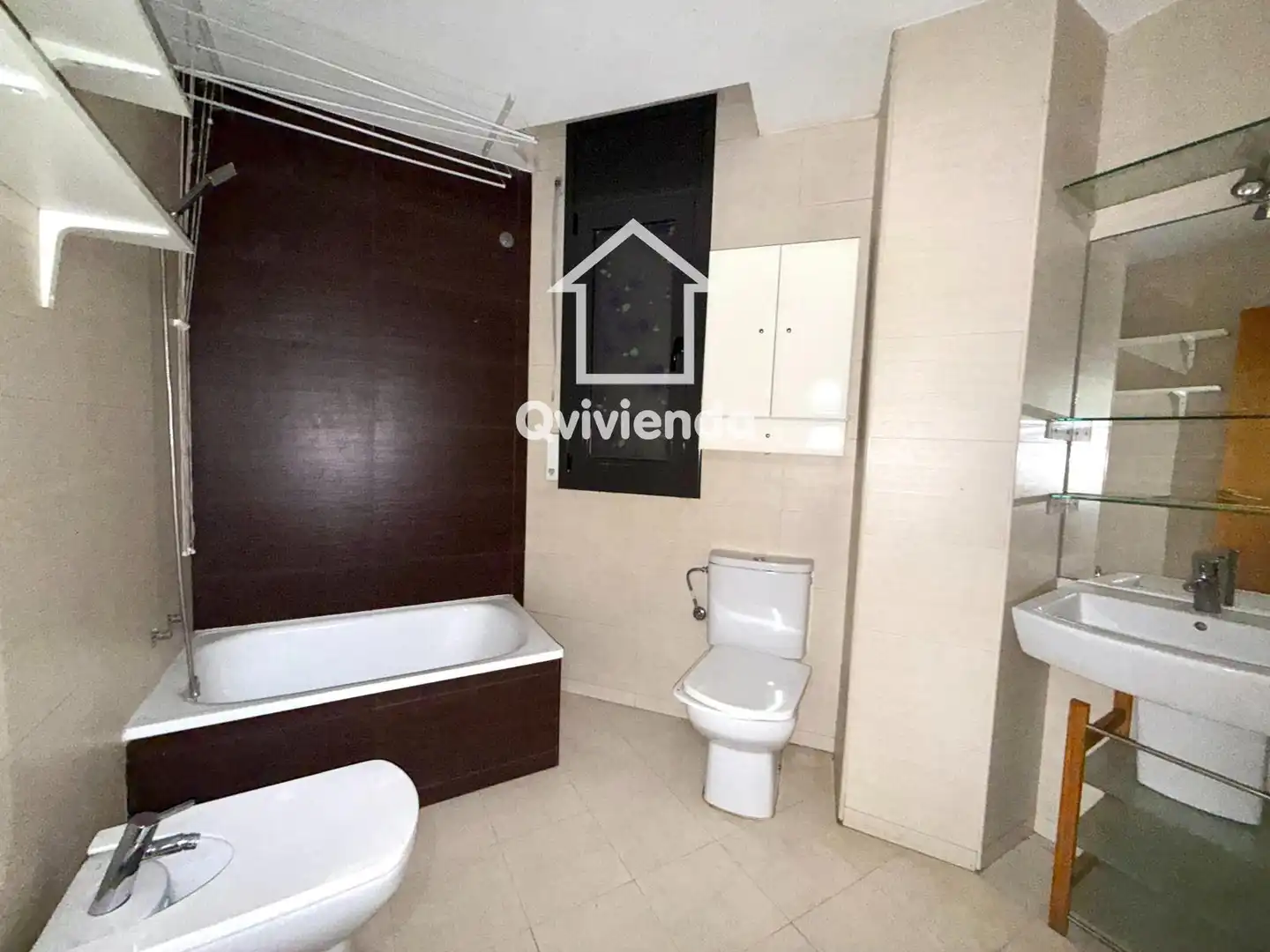 Baño de Piso en venta en Montcada i Reixac con Terraza