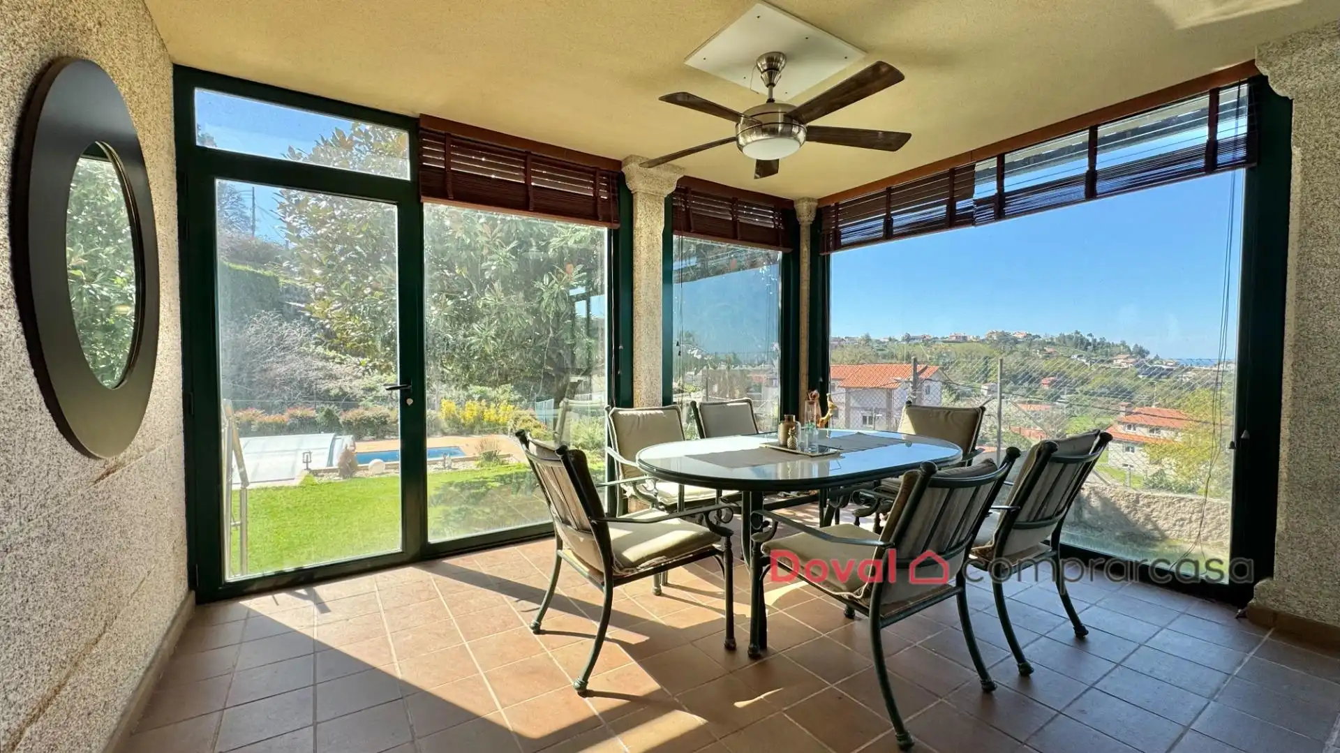 Terrassa de Casa o xalet en venda en Vigo  amb Aire condicionat, Calefacció i Jardí privat