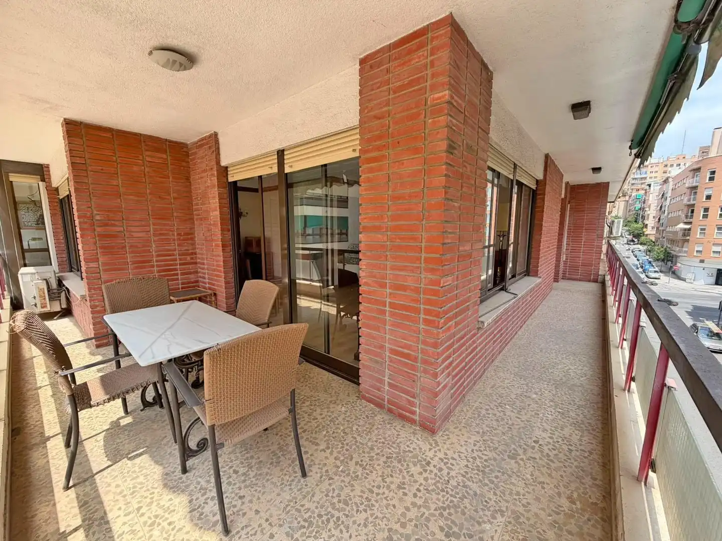 Terrasse von Wohnung zum Verkauf in Alicante / Alacant mit Klimaanlage, Terrasse und Abstellraum
