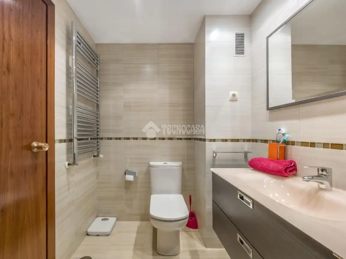 Baño de Piso en venta en Madrid con Calefacción y Terraza