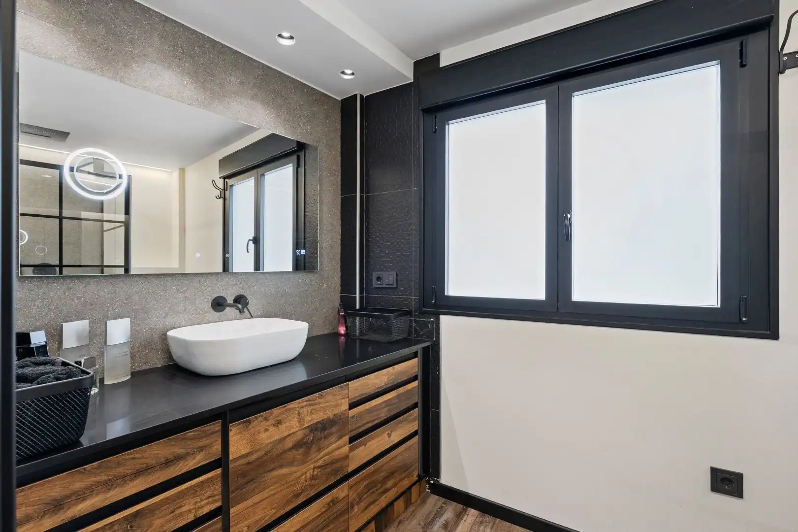 Baño de Piso en venta en Granada con Aire acondicionado, Calefacción y Terraza