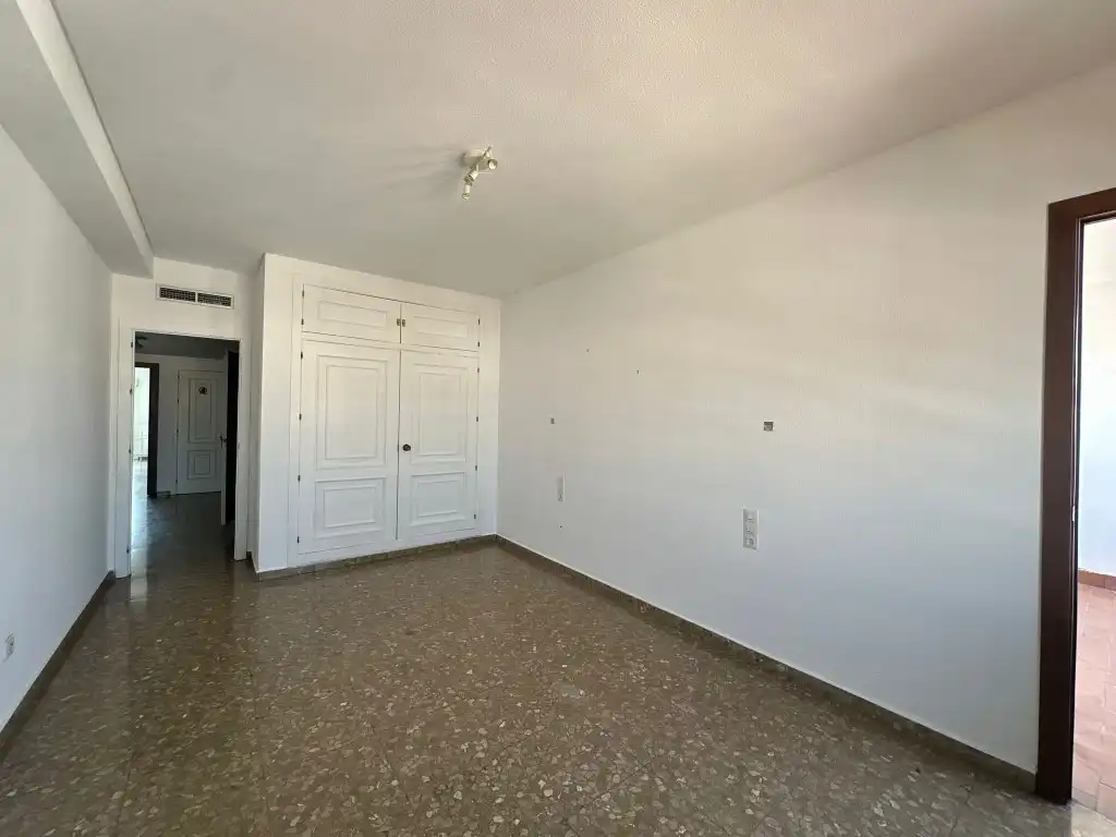 Schlafzimmer von Wohnung zur Miete in Córdoba mit Schwimmbad