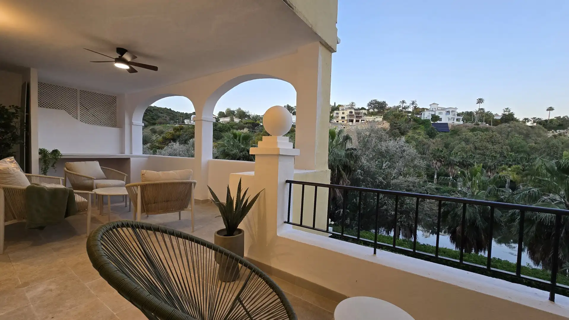 Apartament amb piscina en venda a Benahavís pueblo, imagen 24