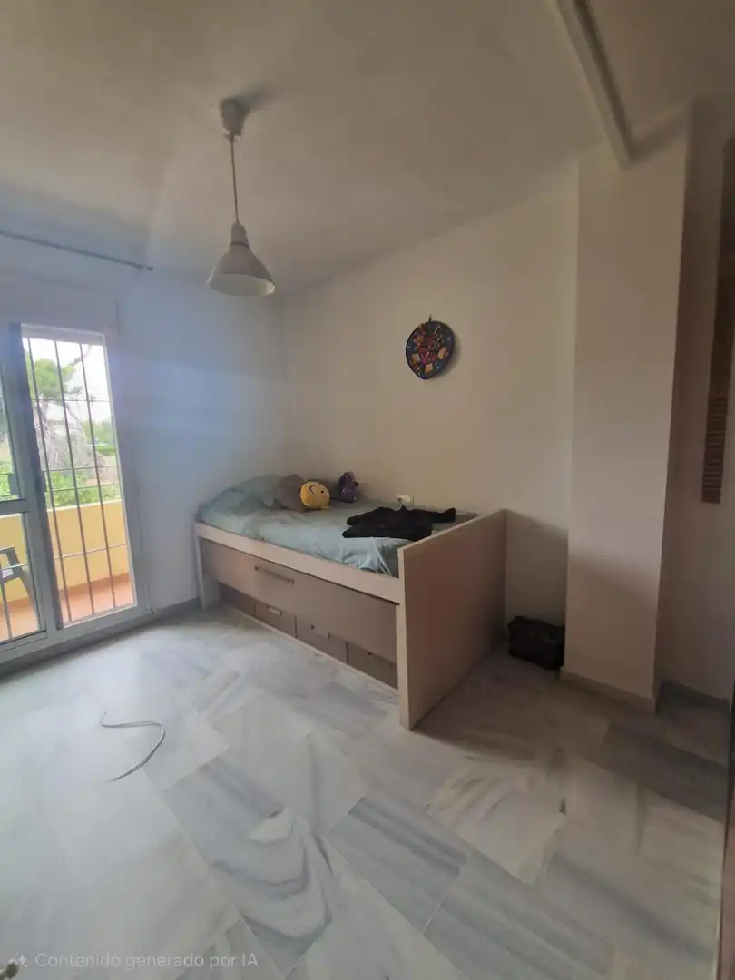 Dormitori de Casa adosada en venda en Puerto Real amb Aire condicionat, Jardí privat i Traster
