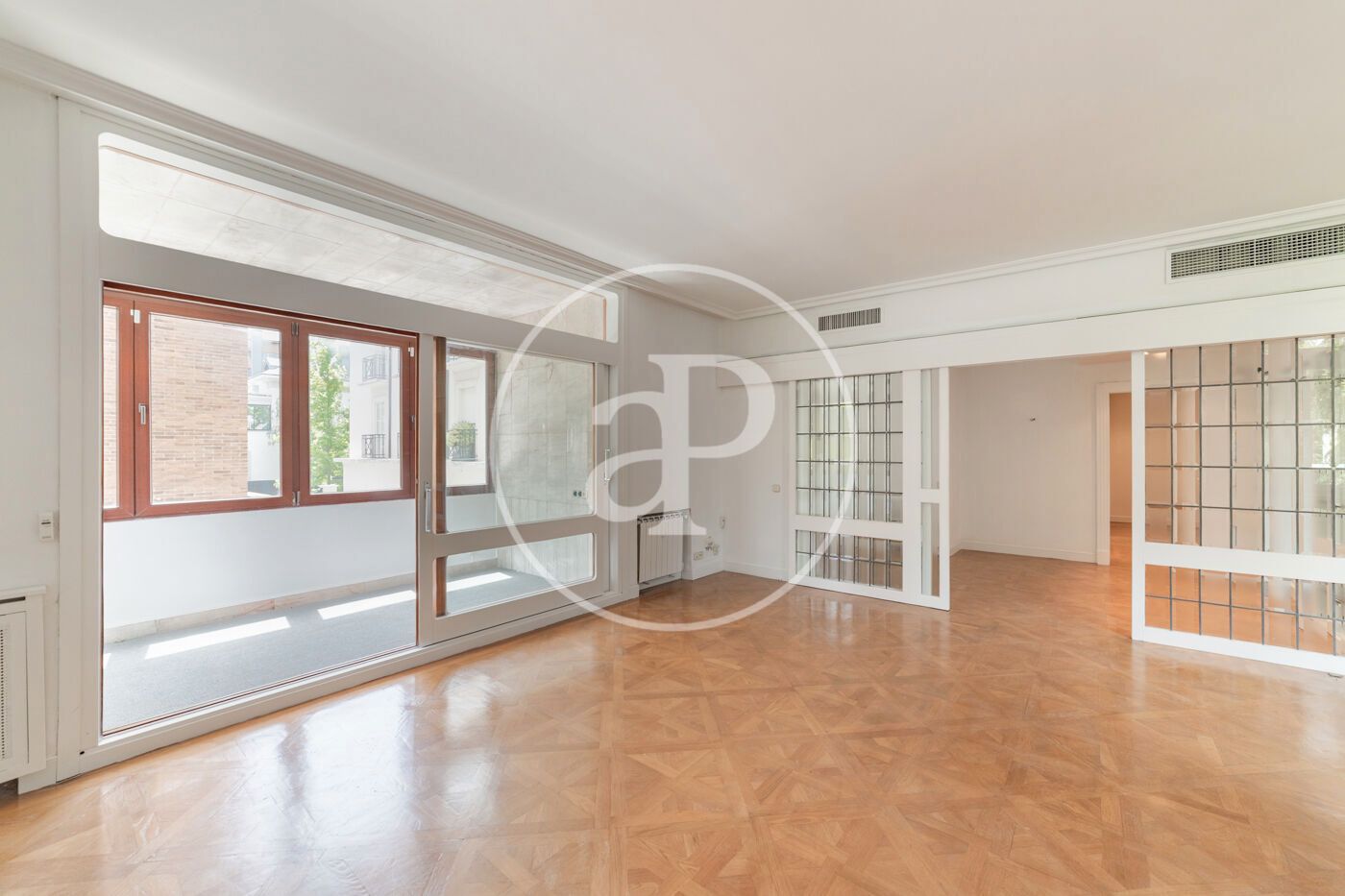 Sala d'estar de Pis de lloguer en  Madrid Capital amb Aire condicionat, Calefacció i Jardí privat