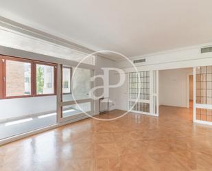 Living room of Flat to rent in  Madrid Capital  with Air Conditioner, Heating and Private garden