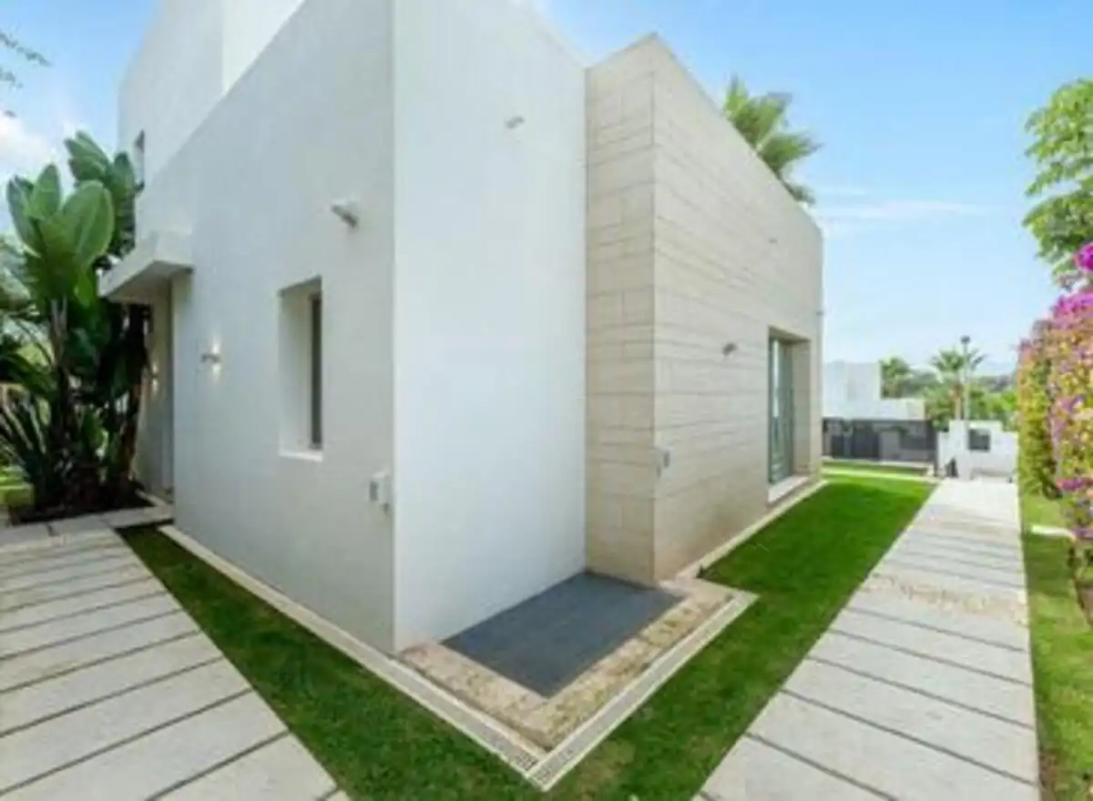 Exterior view of Houses for rent in Rïo Real - Los Monteros