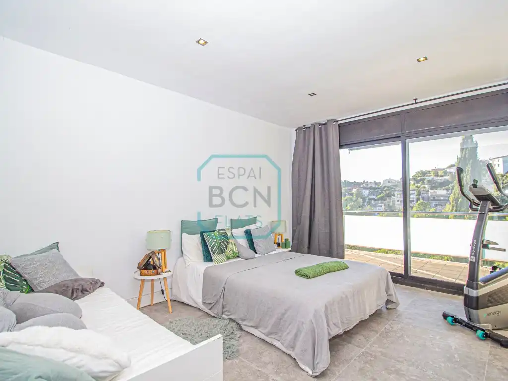 Schlafzimmer von Haus oder Chalet zum Verkauf in Calafell mit Klimaanlage, Schwimmbad und Balkon