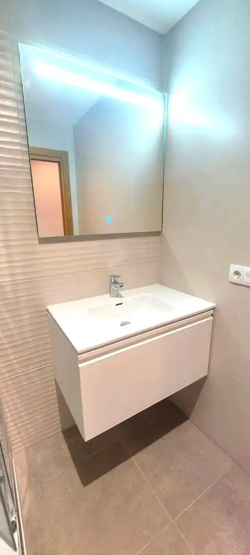 Baño de Piso de alquiler en Vigo  con Calefacción, Parquet y Trastero