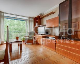 Sala d'estar de Pis en venda en L'Hospitalet de Llobregat amb Aire condicionat, Calefacció i Moblat