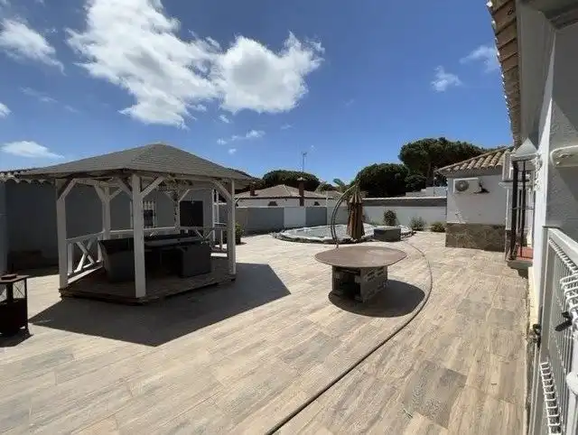 Terrassa de Casa o xalet de lloguer en Chiclana de la Frontera amb Aire condicionat, Jardí privat i Terrassa