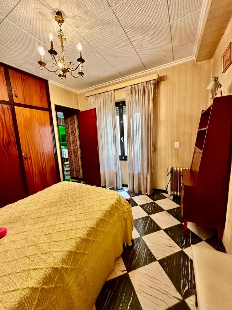 Habitación de Edificio en venta en Elda