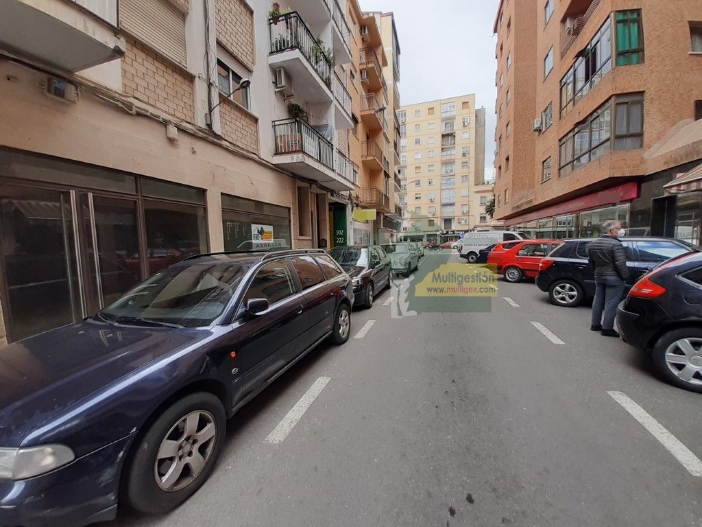 Vista exterior de Local en venta en Cáceres Capital