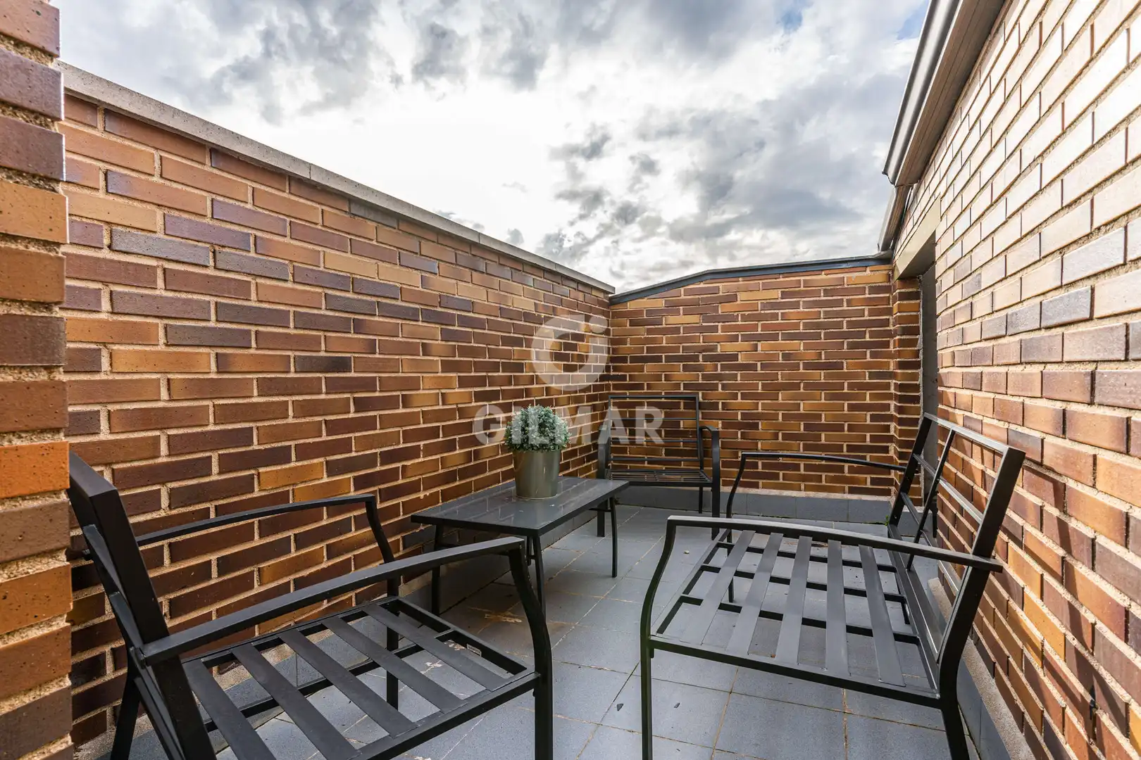 Terraza de Dúplex en venta en Boadilla del Monte con Calefacción, Jardín privado y Trastero