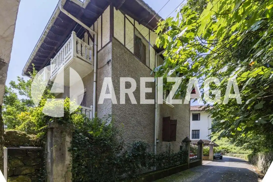 Vista exterior de Casa o xalet en venda en Donostia - San Sebastián  amb Calefacció, Jardí privat i Terrassa
