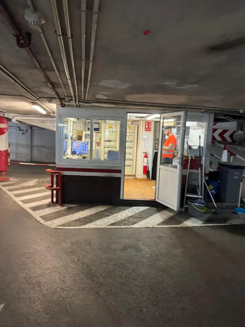 Einzelparkplatz mit Aufzug zur Miete in Carrer de la Diputació, imagen 2